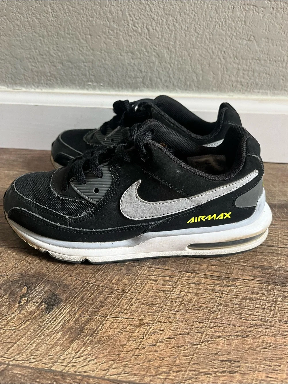 Nike Air Max Wright youth sneakers in the 'Black Volt' size 2